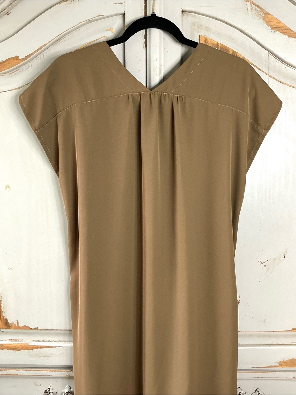 SSYS The Label | Light Mocha Midi Shift Dress V Neck Cap Sleeve Minimalist Small - Picture 8 of 10